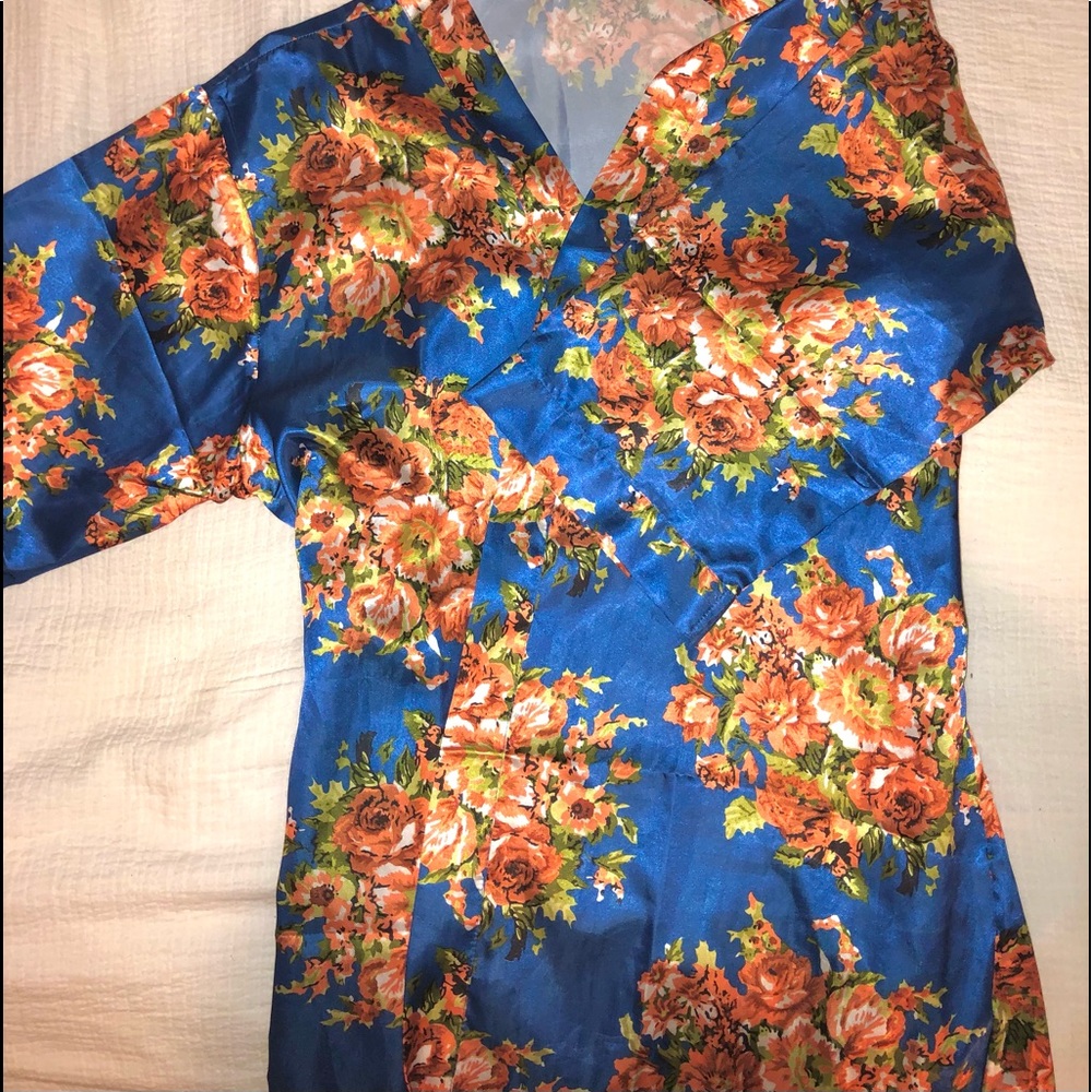 💙🧡 Silky Floral Robe